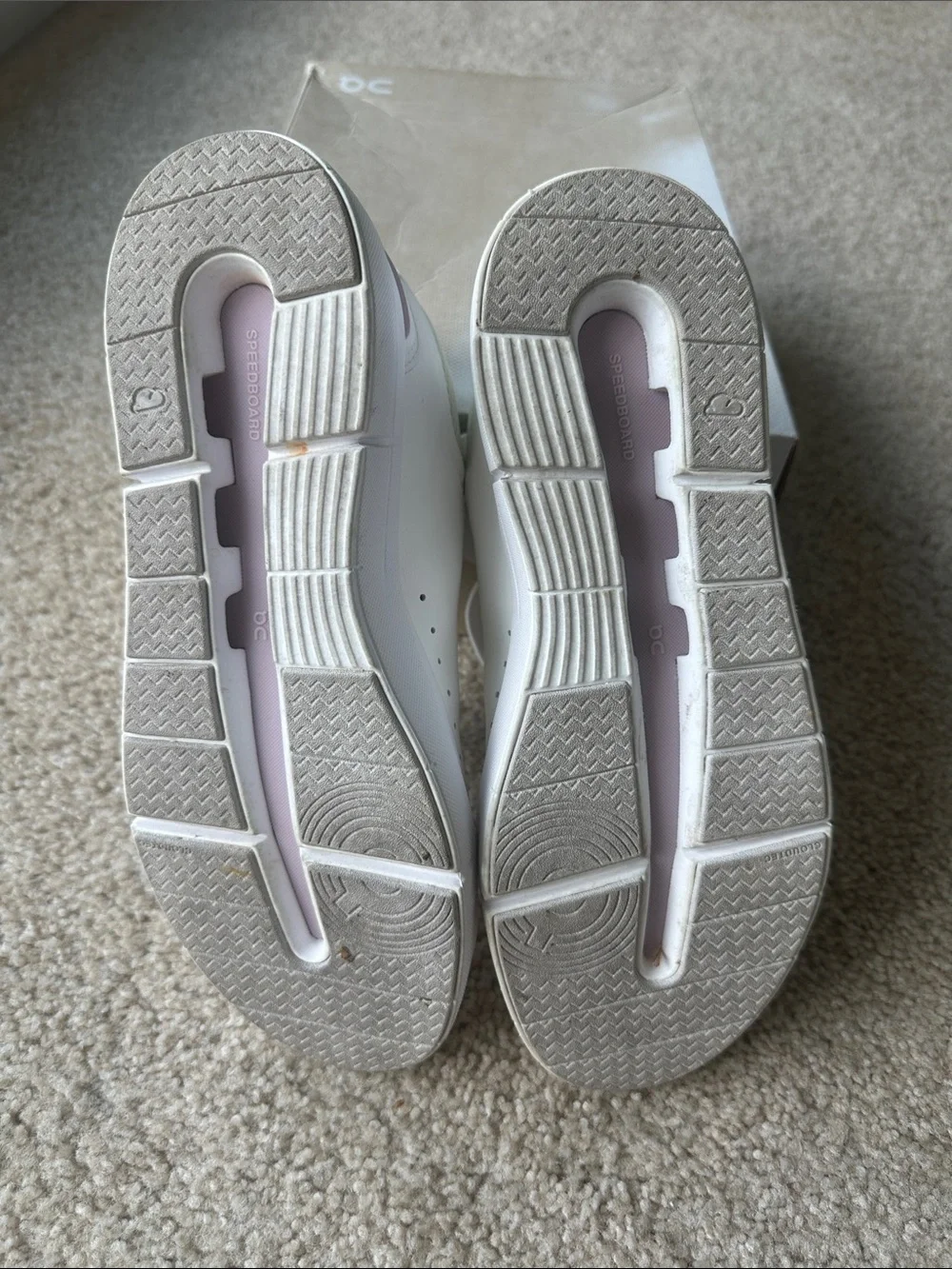 On Running White “The Roger” sneakers